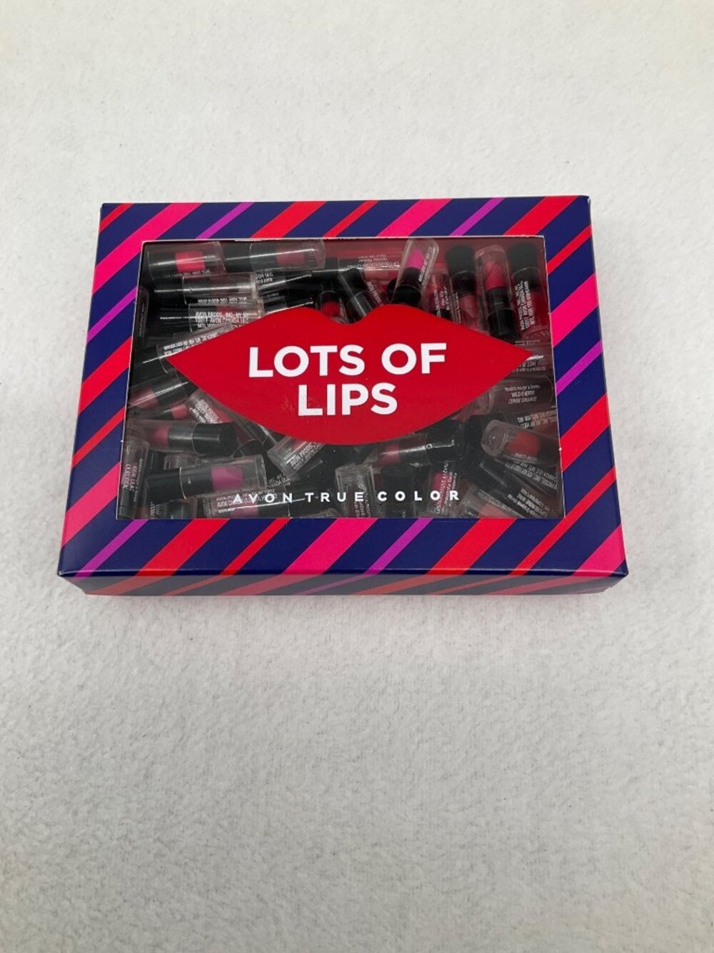 Avon True Color lots of lips lipstick 80 mini Hydrating Matte Bold